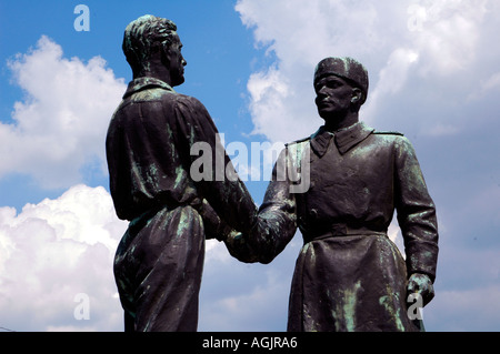 Monumento sovietico a Szoborpark Parco delle Statue in Memento Park complesso dedicato a statue monumentali dal periodo comunista in Ungheria. Budapest Foto Stock