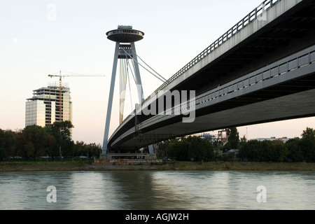 Nový più 'New Bridge', sul fiume Danubio, Bratislava, Repubblica Slovacca Foto Stock