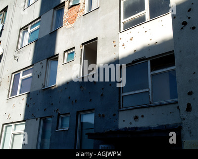 La guerra danneggiato edificio nel centro della città Bihac è una cittadina sul fiume unà nella parte nord occidentale della Bosnia ed Erzegovina Foto Stock