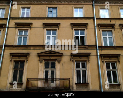 Vecchio appartamento facciate di edifici o fronti di Ebraico storico nel quartiere Kazimierz di Cracovia, in Polonia. Foto Stock