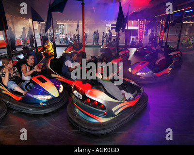 Autoscontro azione sull'annuale fiera del divertimento fiera di Tilburg Paesi Bassi Foto Stock
