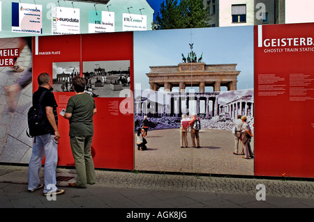 Il Checkpoint Charlie Checkpoint ( C ) fu il più noto del muro di Berlino in punto di incrocio tra Berlino Est e Berlino ovest durante il Foto Stock