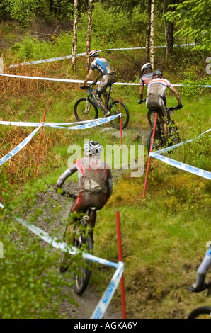 Cross country mountain bike racing in UCI DI COPPA DEL MONDO di Fort William Scozia 26 5 06 Foto Stock