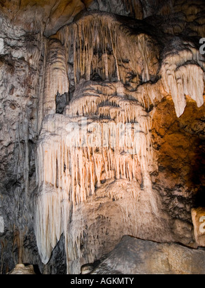 Formazioni di calcare all'interno delle Caverne di Jenolan montagne blu in Australia Foto Stock