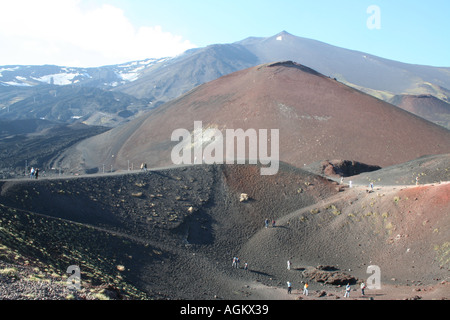 I Monti Silvestri coni vulcanici sulla Sicilia s Etna attirano molti visitatori Foto Stock