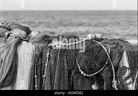 In prossimità delle reti da pesca sul muro di pietra, Paros Grecia, 1983 Foto Stock