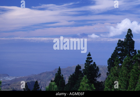 Vista del monte Teide Tenerife da Roque Nublo altopiano su Gran Canaria Foto Stock