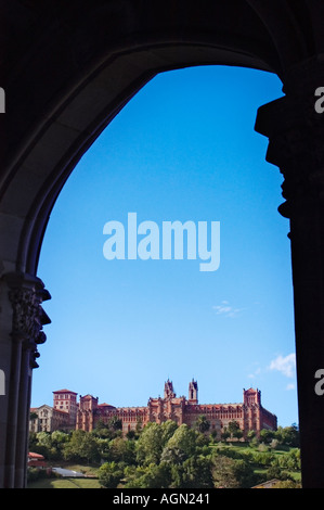 Spagna Cantabria pontefice Università di Comillas Foto Stock