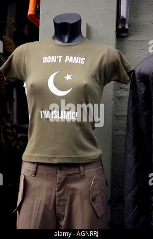 Non fatevi prendere dal panico - sto Islamic T shirt, Londra Foto Stock