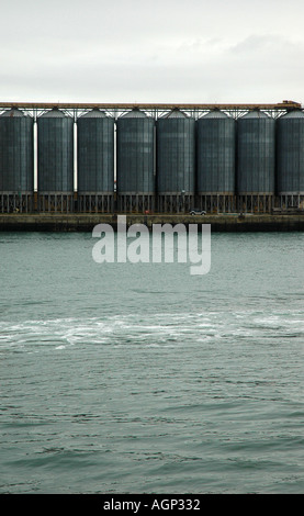 Silos di prodotti alimentari su Southampton docks nel 2005 ora sono stati demoliti per auto spazio di storage Foto Stock