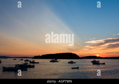 Sunrise in Bar Harbor vicino a Maine s Parco Nazionale di Acadia francese Bay Foto Stock