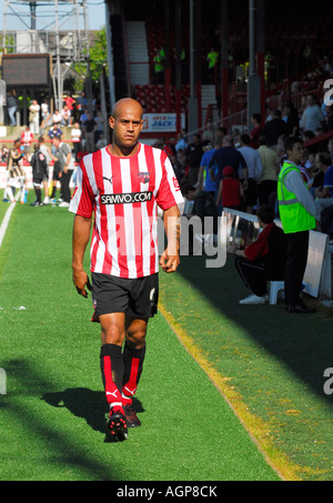 Brentford v Barnet Sabato 25 Agosto 2007 Nuova firma Lee Thorpe passeggiate fuori dopo essere stato inviato il suo debutto di Brentford FC. Foto Stock