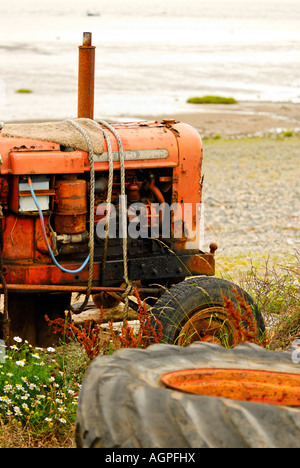 Shrimper il trattore sulla spiaggia di Lytham St Annes in Lancashire Foto Stock