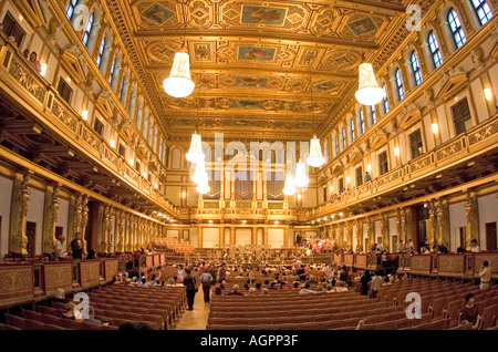 21 07 04 Vienna Austria l'interno di Musikgrein Concert Hall Vienna Austria foto copyright Barry Cronin Chromepix com Foto Stock