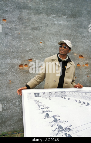 Sud Africa, Robben Island, ex prigioniero politico, ora prigione tour guida Foto Stock