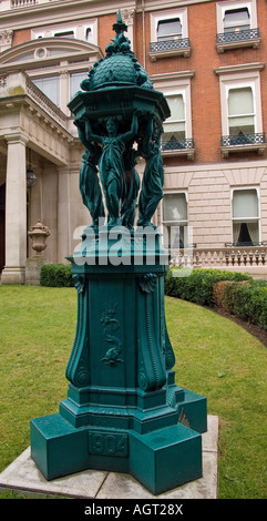 La scultura al di fuori della Wallace Collection di Londra, W1, England, Regno Unito Foto Stock