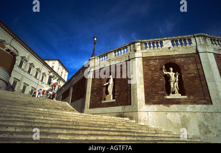 Italia Roma Il Palazzo del Quirinale utilizzato come casa per il presidente di Italia Foto Stock