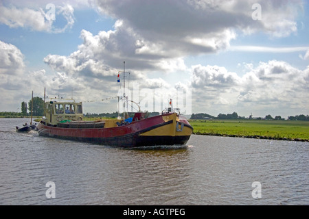 Il viaggio in barca sul canale a est di Leiden in provincia di South Holland Olanda Foto Stock