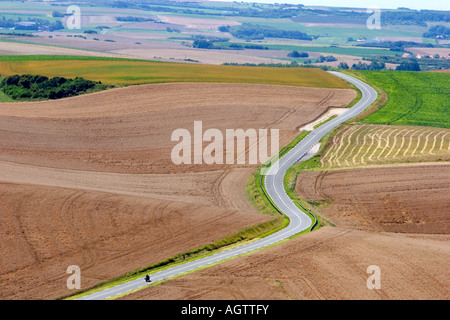 Una vista di terreni agricoli francesi da Cap Blanc Nez nel Pas de Calais dipartimento in Francia settentrionale Foto Stock