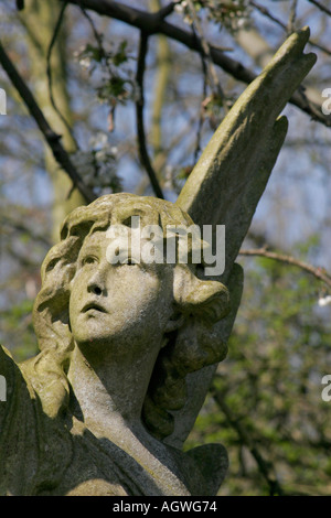 Il cimitero di Highgate Londra polena di una giovane ragazza Foto Stock