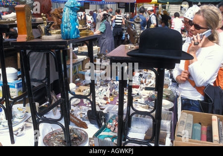 Mercato delle pulci ogni sabato al mercato Naschmarkt posto a Vienna Austria Foto Stock