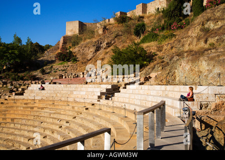 Teatro romano il più antico monumento di Malaga al di sotto della Alcazaba fortezza Malaga Spagna Foto Stock