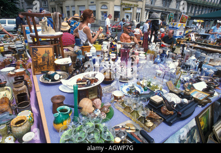 Mercato delle pulci ogni sabato al mercato Naschmarkt posto a Vienna Austria Foto Stock