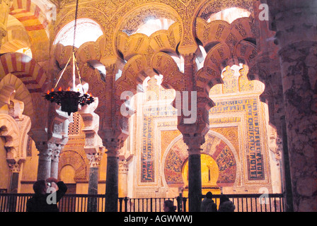 Interno di La Mezquita Moschea a Cordoba Spagna Foto Stock