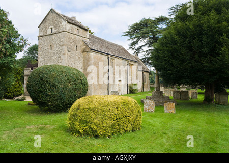 Chiesa di St Peters nel villaggio Costwold di Ampney San Pietro, Gloucestershire Foto Stock