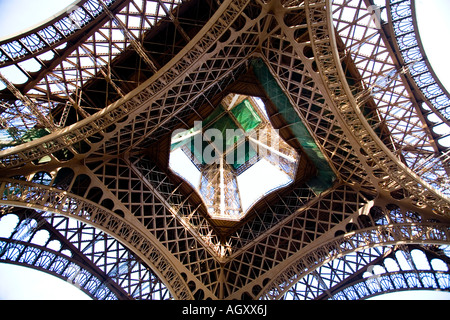 Torre Eiffel, Parigi, Francia al tramonto Foto Stock