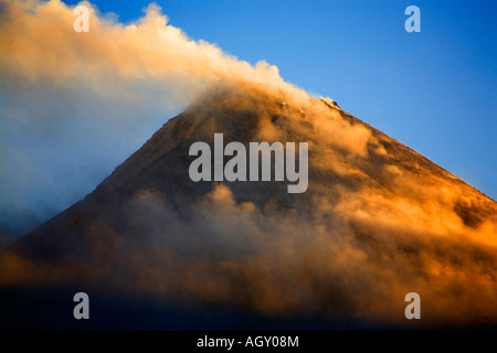 Mt. Merapi, East Java, Indonesia, un vulcano molto attivo Foto Stock