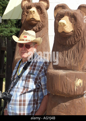 Legno di due sculture di Orso Foto Stock