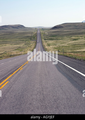 Strada nel centro di spazi aperti fuori West Foto Stock