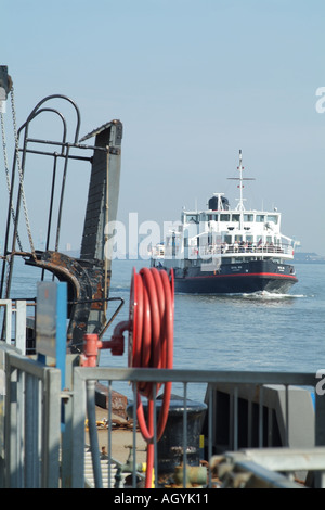 Mersey ferry Royal Iris approcci terminale Seacombe Wallasey Wirrel Merseyside Foto Stock