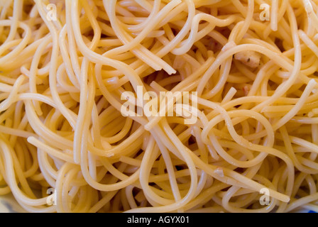 Spaghetti cotti non adornati a base di grano duro Foto Stock