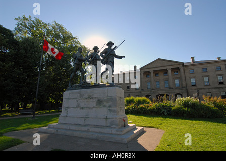 Monumento ai caduti in guerra di fronte alla Provincia casa Charlottetown Prince Edward Island Foto Stock