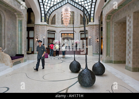 La hall di entrata e la lobby del Four Seasons Hotel in Budapest Ungheria Foto Stock