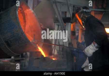 Fusione di campane a Whitechapel Bell Foundry Londra Inghilterra UK Gran Bretagna Foto Stock