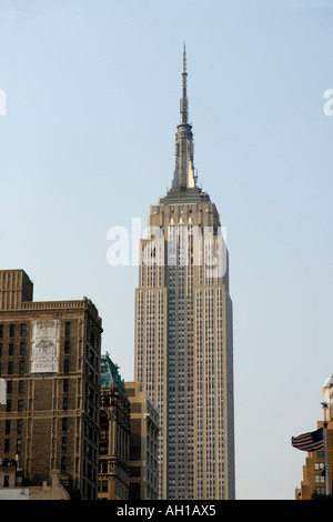 Empire State Building con tardo pomeriggio luce, vista da sud, la città di New York Foto Stock