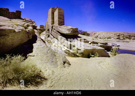 Rovine dell'antica diga di Marib nello Yemen a Wadi Dhana, vi secolo a.C. (nota per essere la diga più antica del mondo), ora patrimonio dell'umanità dell'UNESCO Foto Stock