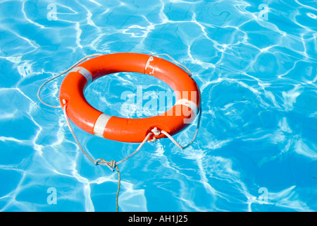 Salvagente in un pool Foto Stock