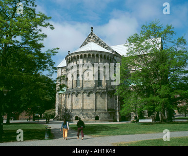 Vista esterna dell'abside ( facciata est ) di Lund Domkyrkan ( Cattedrale ), Lund Skåne, Svezia. Foto Stock