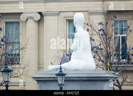 Marc Quinns scultura di Alison riunitore in Trafalgar Square Londra Foto Stock