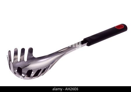 Cucchiaio di pasta stagliano su sfondo bianco Foto Stock