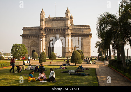 Gateway dell'India costruito nel 1911 per commemorare la visita del Re Giorgio V e la regina Mary a Bombay in India Foto Stock
