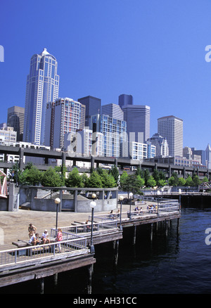 Lo skyline di Seattle dal fronte mare di Seattle, Washington Foto Stock