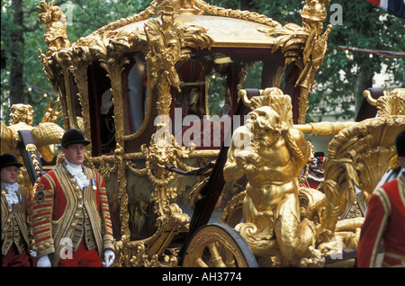 La Golden State coach con la regina e il Principe Filippo durante il Giubileo d oro celebrazioni Londra Foto Stock