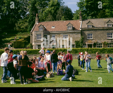 I bambini a North York Moors National Park Center, Danby Lodge, Castleton, Esk Dale, North Yorkshire, Inghilterra, Regno Unito. Foto Stock