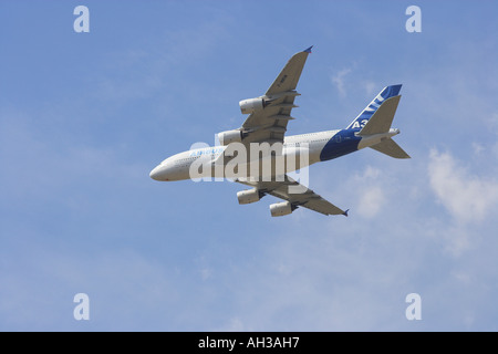 Airbus A380 porta vista laterale durante il Farnborough 2006 display aria Foto Stock