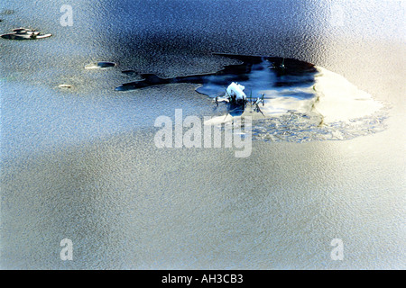 Ornamentali piscina riflettente in inverno Foto Stock